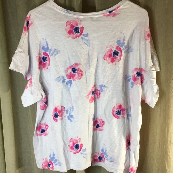 Juniper + Lime Floral Print Flutter Sleeve Tee - Picture 4 of 4